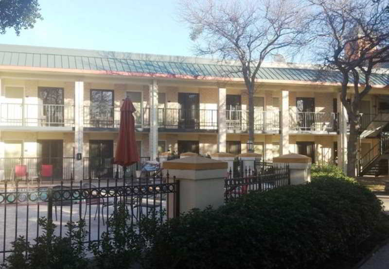 Red Roof Inn Plus+ Dallas - Addison Exterior photo